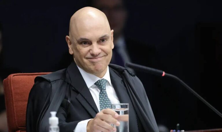 Ministro Moraes vota pela condenação de cinco policiais do DF por omissão em atos golpistas