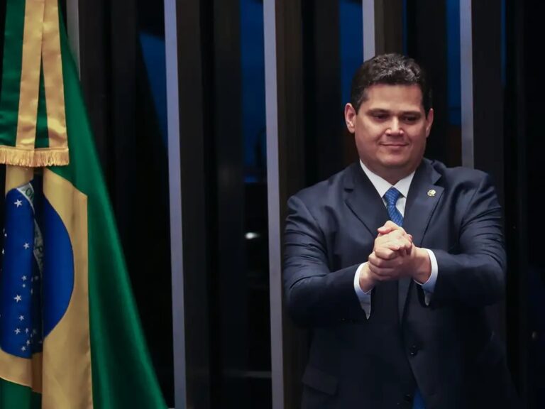 Davi Alcolumbre expressa descontentamento com escolha de Messias para o STF