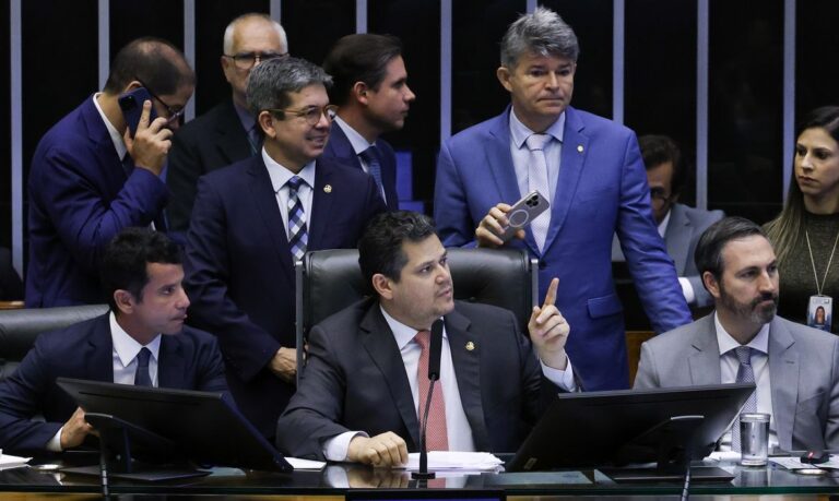 Aprovação de R$ 42 bilhões para Previdência e Bolsa Família pelo Congresso