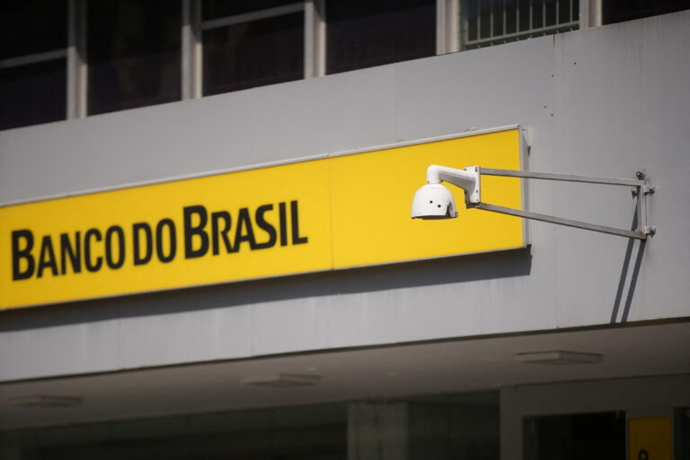 Banco do Brasil apresenta lucro em queda e projeções ajustadas para 2026