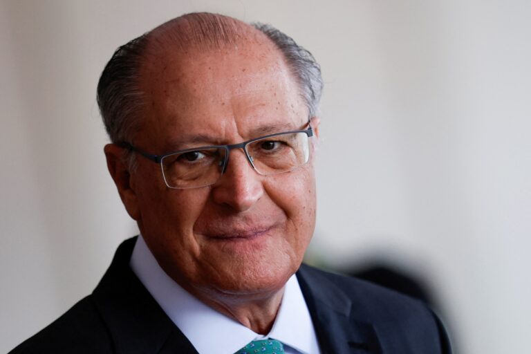 Alckmin destaca urgência nas negociações com os EUA para reduzir tarifas