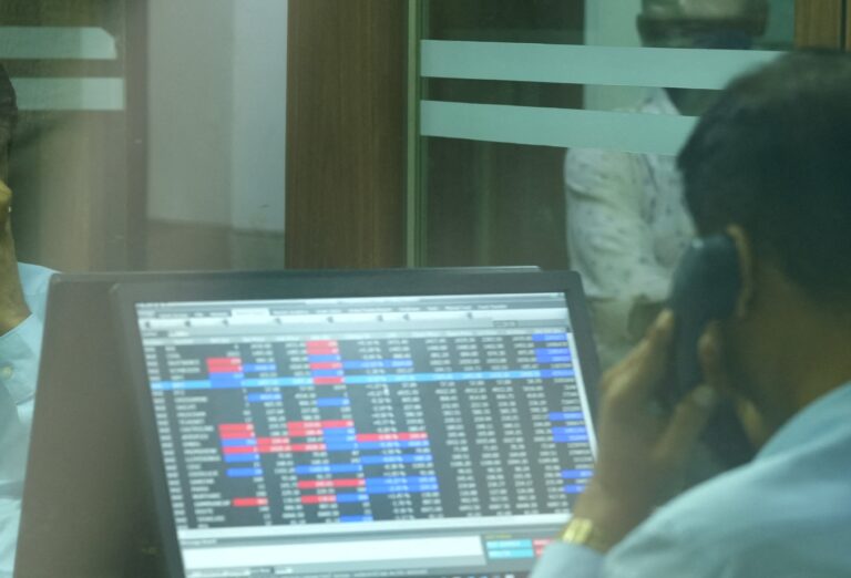 Futuros de Nova York sobem com expectativas de corte de juros e apoio a Hassett no Fed