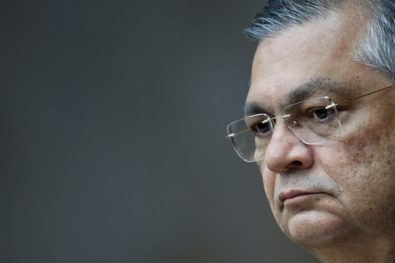 Dino explica por que não cumprimentou Jorge Messias durante controvérsia