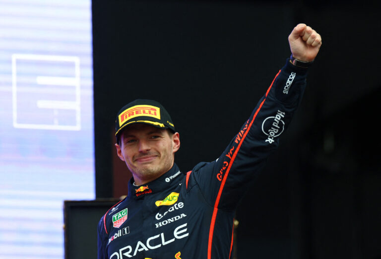 Max Verstappen conquista vitória no GP de Las Vegas e se aproxima do título