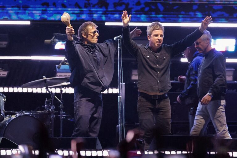 Oasis Fan Store chega a São Paulo com produtos colecionáveis