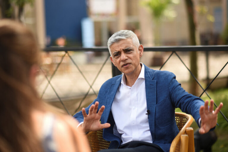 Prefeito de Londres aprova Guaraná gelado após nova degustação