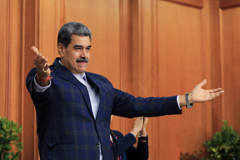Trump busca conversa direta com Maduro, conforme site