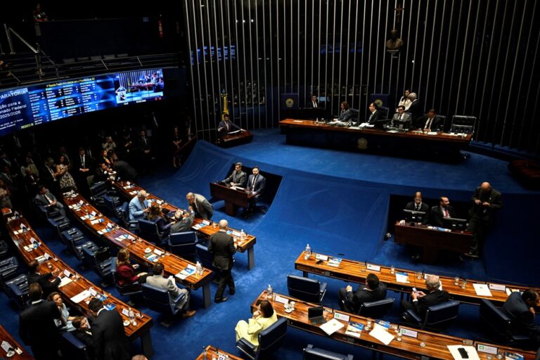 Oposição articula PEC para contestar decisão de Gilmar Mendes sobre impeachment 1 Oposição articula PEC para contestar decisão de Gilmar Mendes sobre impeachment