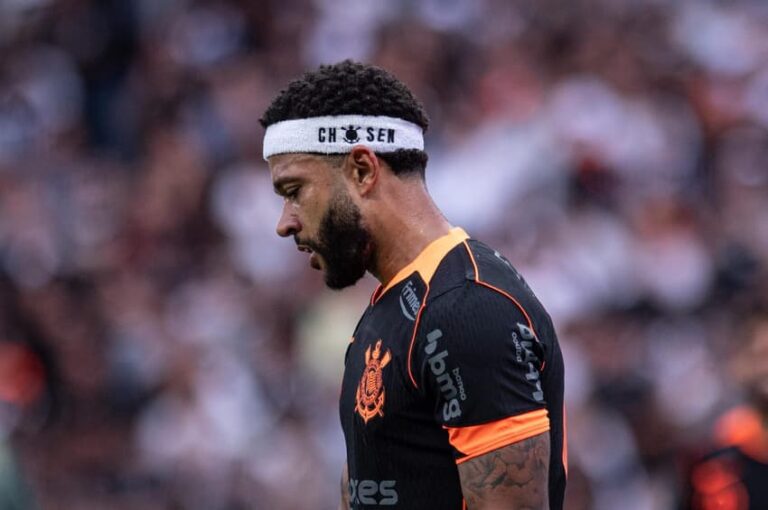 Lesão de Memphis gera preocupação no Corinthians para a Copa do Brasil
