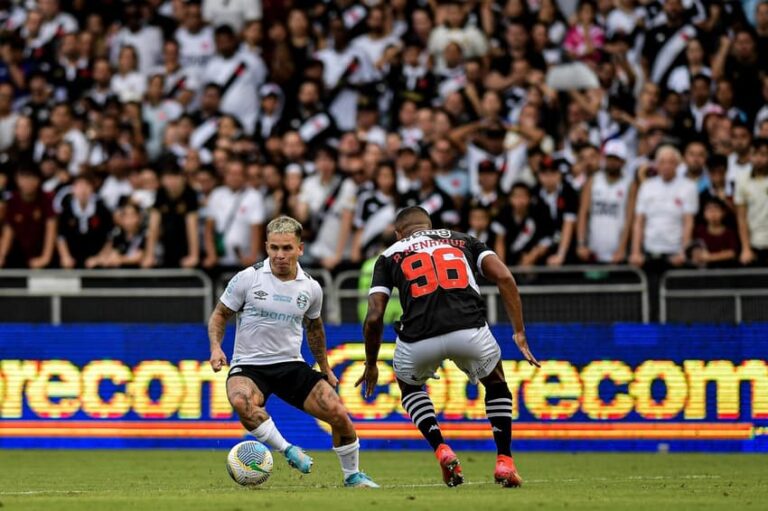 Vasco busca vencer o Grêmio após 19 anos sem triunfos fora de casa