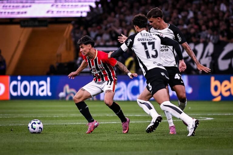 Cléber Machado e a reação viral à fala de Daronco no clássico