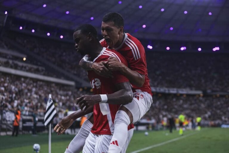 Internacional vence Ceará em partida marcada por polêmica de arbitragem