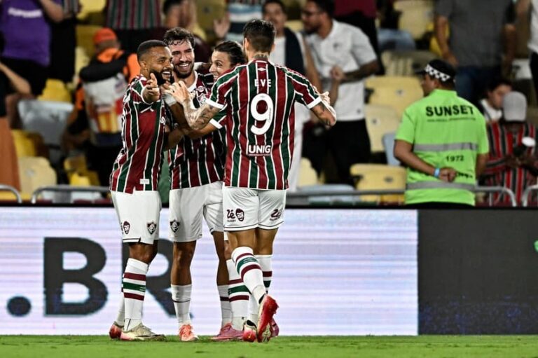 Fluminense goleia São Paulo e torcedores reagem a Zubeldía