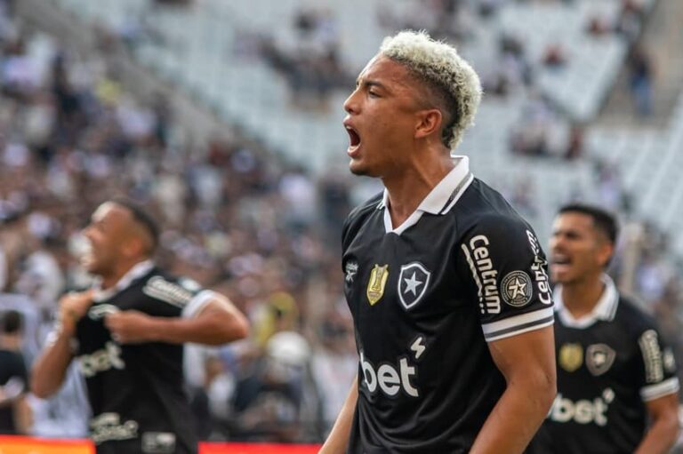 Torcedores do Corinthians fazem apelo a Dorival após empate com o Botafogo