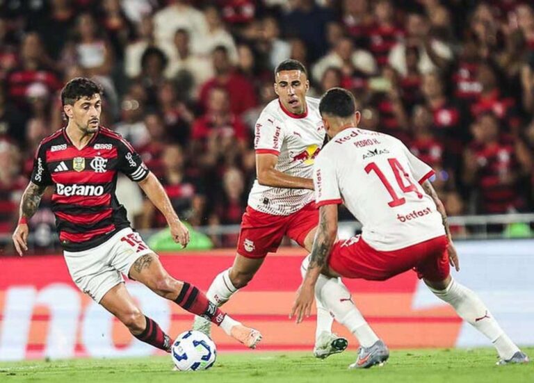 Arrascaeta exalta elenco do Flamengo após vitória convincente