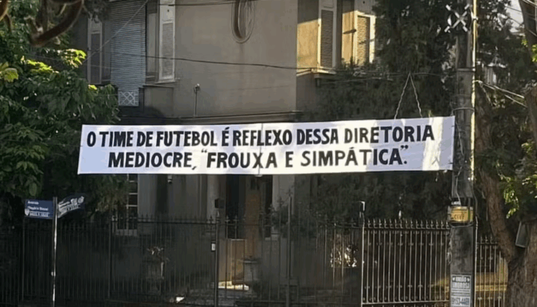 Torcedores do Atlético-MG protestam contra desempenho da equipe