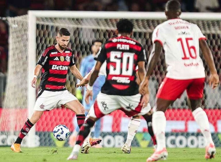 Filipe Luís comenta sobre virada do Flamengo após vitória