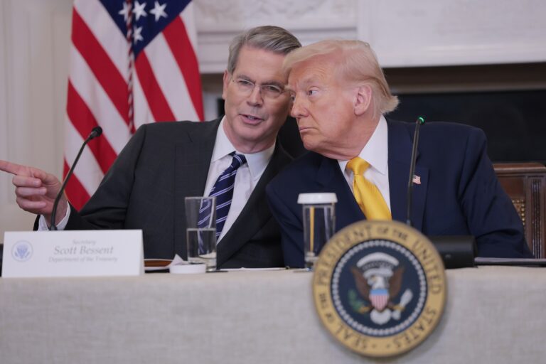 EUA preveem cortes de tarifas e impostos para reduzir custo de vida em 2026