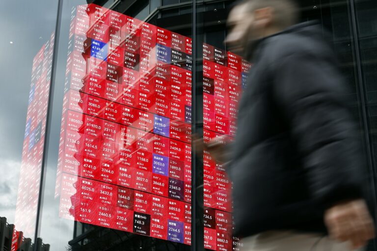 Mercados asiáticos iniciam semana com cautela antes de dados econômicos dos EUA