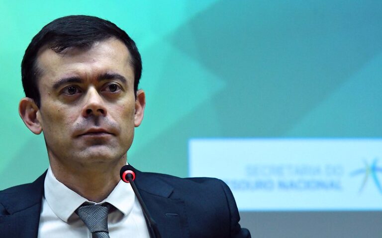 Ceron critica aposentadoria especial como precedente negativo para previdência