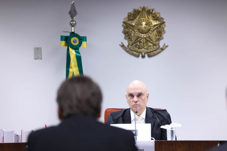 Jair Bolsonaro: próximos passos após silêncio da defesa em ação judicial