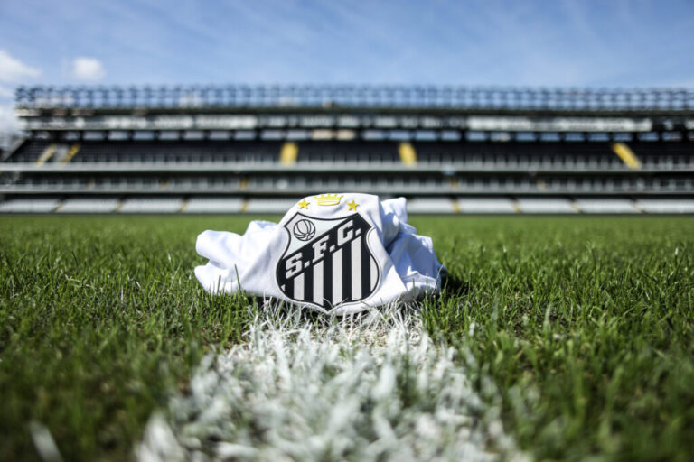 Santos busca investimento alto para garantir zagueiro do Cruzeiro