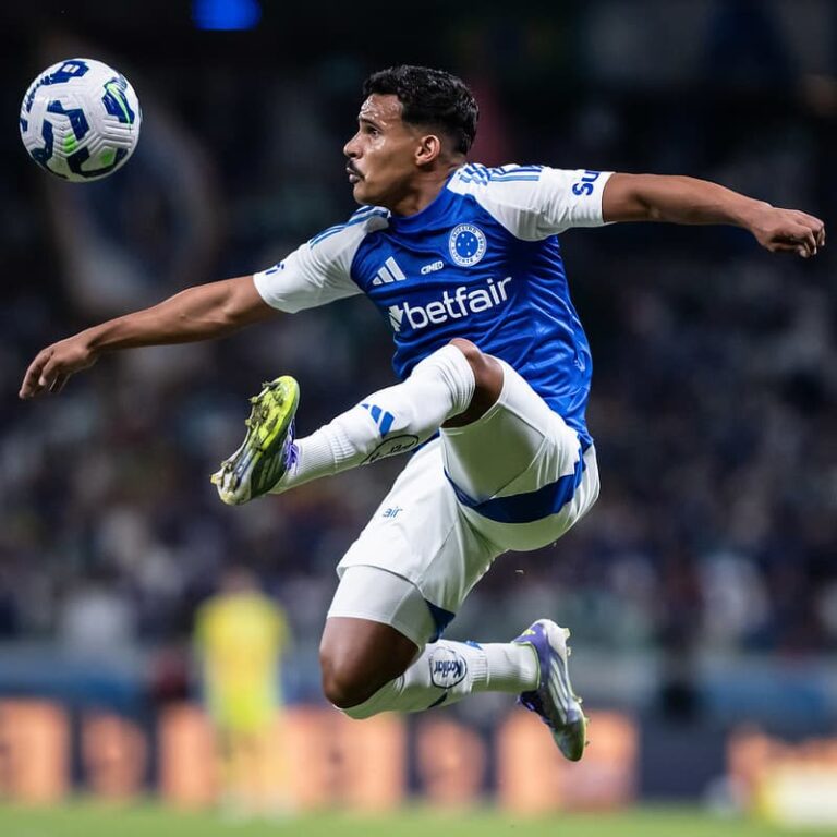 Kaiki celebra bom momento no Cruzeiro em 2025