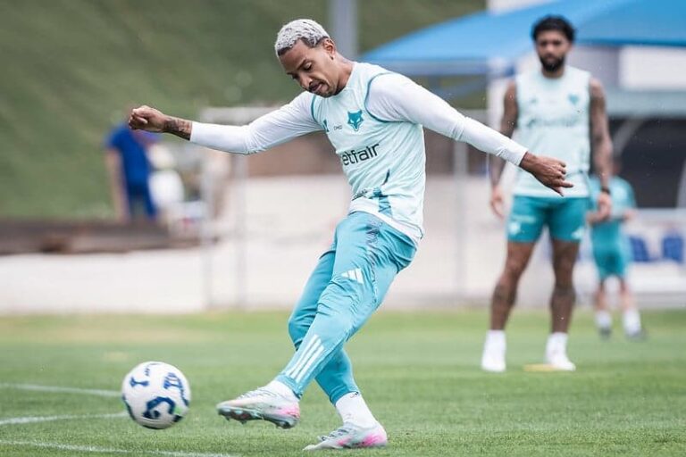 Cruzeiro define meia como substituto de capitão suspenso