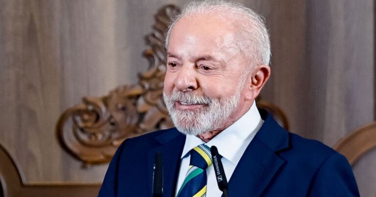 Lula afirma que Brasil deu lição de democracia sem citar Bolsonaro