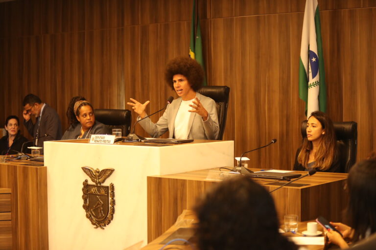 Deputado Renato Freitas se envolve em briga e quebra o nariz em Curitiba