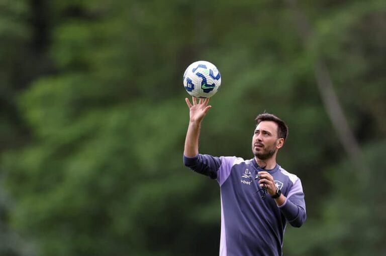 Botafogo tem jogadores pendurados antes do duelo com o Vitória
