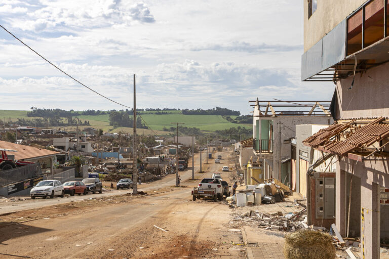 Novo alerta de temporais no Paraná após tornado devastador