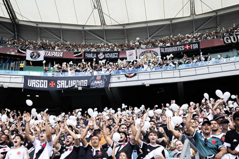 Vasco e Internacional se enfrentam no Brasileirão: onde assistir e escalações