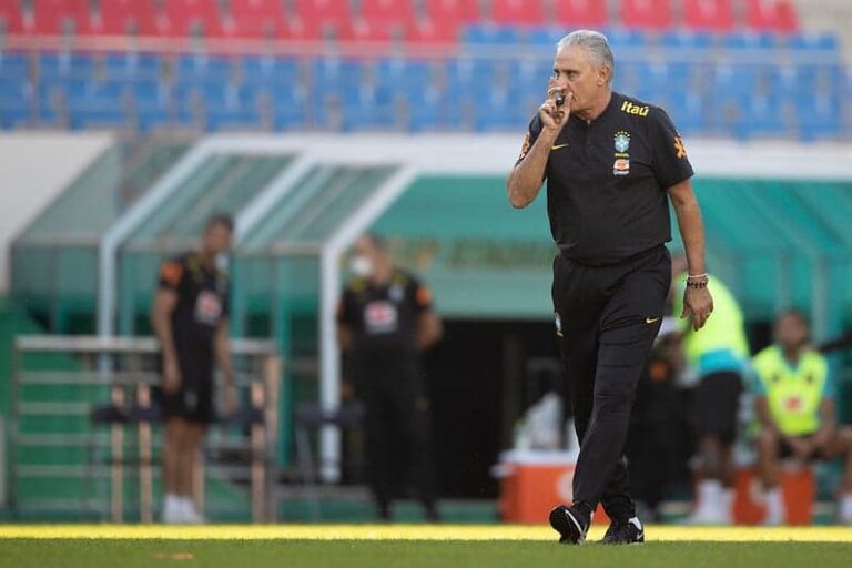 Tite volta ao futebol após pausa de sete meses