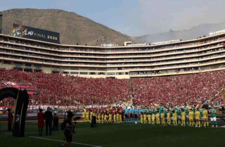Provocação de jogador do Flamengo a repórter da Globo após conquista da Libertadores