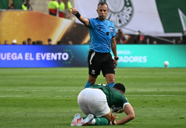 Polêmica de arbitragem entre Palmeiras e Flamengo gera críticas de jornalistas
