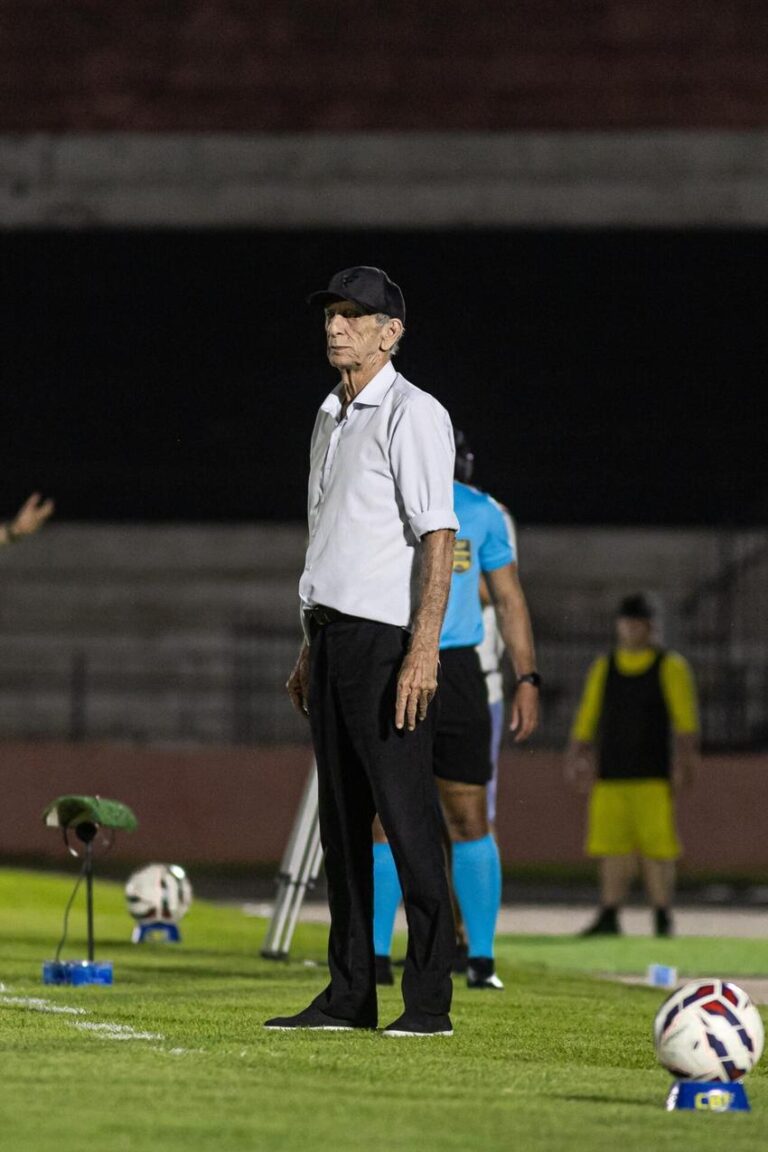 Amazonas FC luta contra rebaixamento sob comando de Aderbal Lana