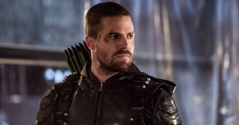 Stephen Amell fala sobre possível retorno como Arqueiro Verde no DCU