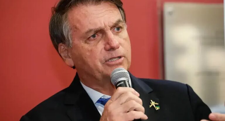 Inelegibilidade de Bolsonaro: Moraes comunica TSE sobre condenação