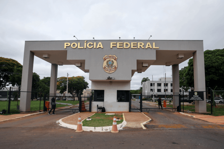 Confusão marca vigília que clamava pela saúde de Bolsonaro