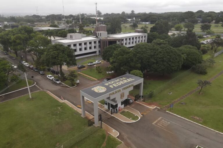 Calmaria marca o segundo dia de prisão de Bolsonaro na PF