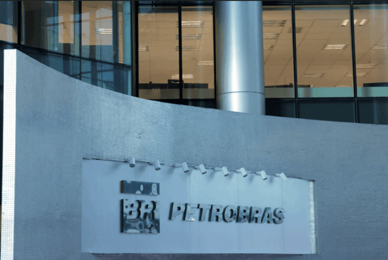 Petrobras acelera produção após descoberta de petróleo em bacia de Campos