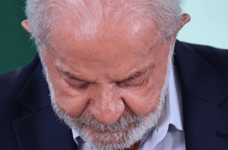 Lula deve indicar mulher para a AGU após críticas por falta de representatividade no STF