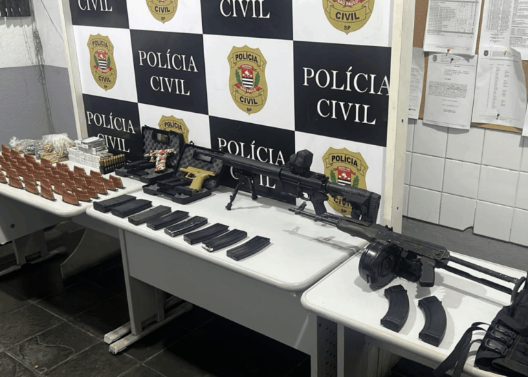 Polícia Civil apreende arsenal destinado ao PCC em Guarujá