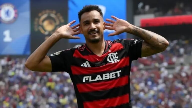 Danilo brilha e se consagra ídolo do Flamengo com vitória na Libertadores