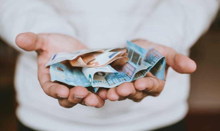 Arrecadação federal alcança recorde de R$ 261,9 bilhões em outubro