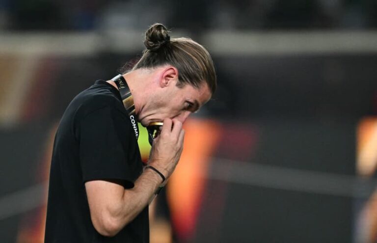 Filipe Luís celebra título do Flamengo e choca a internet com reação