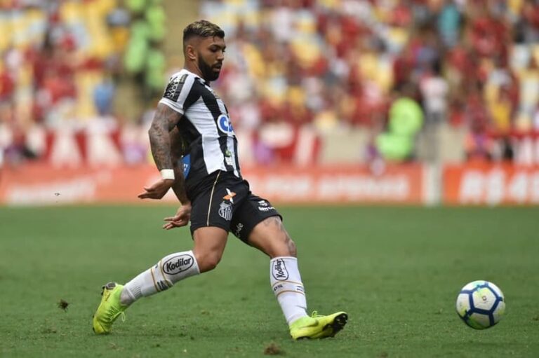 Gabigol garante futuro do Santos no Brasileirão e projeta confronto com o Palmeiras