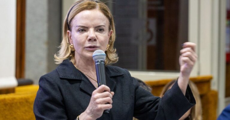 Gleisi Hoffmann busca conciliação para superar crise com Alcolumbre