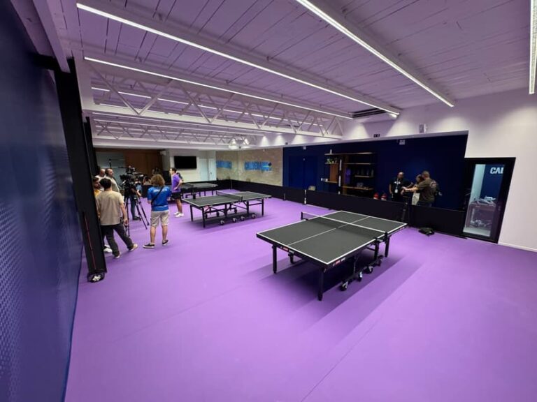 Hugo Calderano inaugura clube de tênis de mesa no Rio com tecnologia avançada